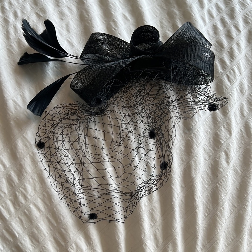 Black lace gloves & Feather Bow Mesh Clip on Halloween - Picture 4 of 12